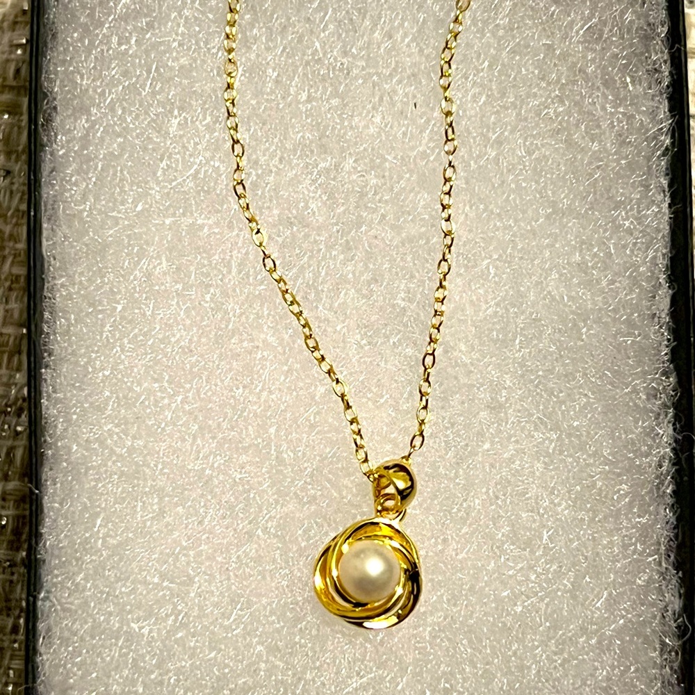 Round Cultured Pearl Necklace
Sterling Silver w/ 14kt Gold Overlay